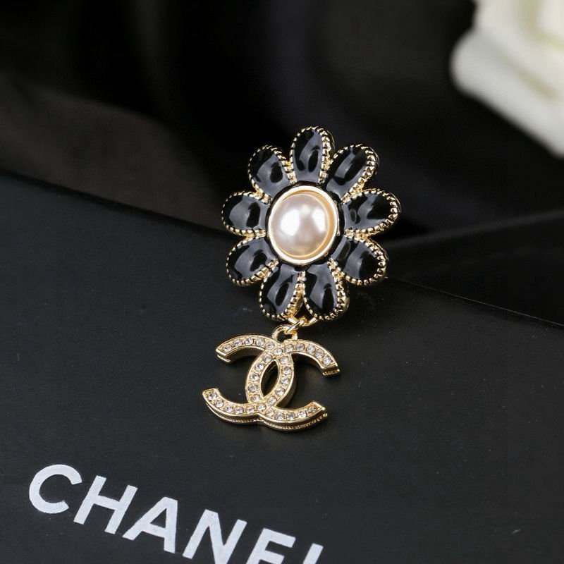 Chanel Brooch 05yxs120